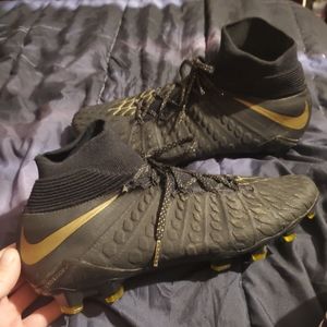 USED NIKE Soccer Cleats "HYPERVENOM PHANTOM 3's ACC" BLACK/GOLD. MENS Size 9.